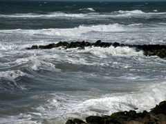 Die tosende See ; Windstärke 8 am Strand von Lønstrup /DK