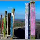 Die "Totems": Bahnschwellen am höchsten Punkt der Halde Haniel - Bottrop