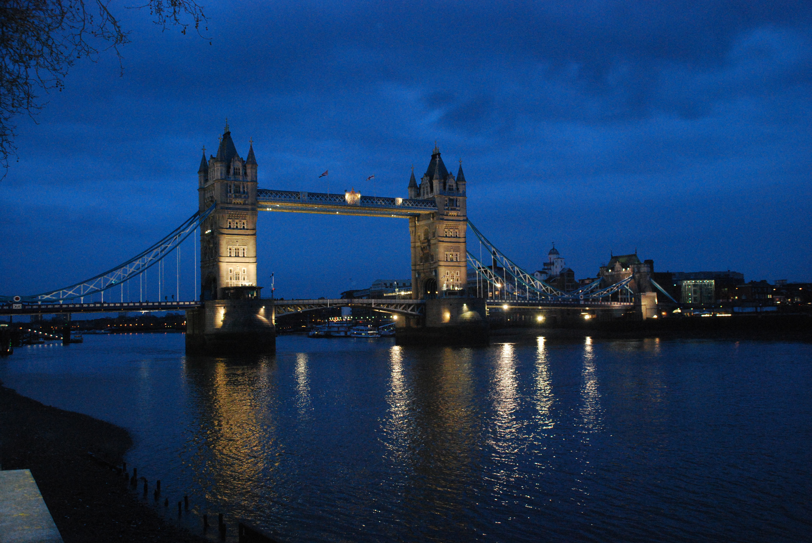 Die Tower Bridge am frühen Abend