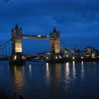 Die Tower Bridge am frühen Abend