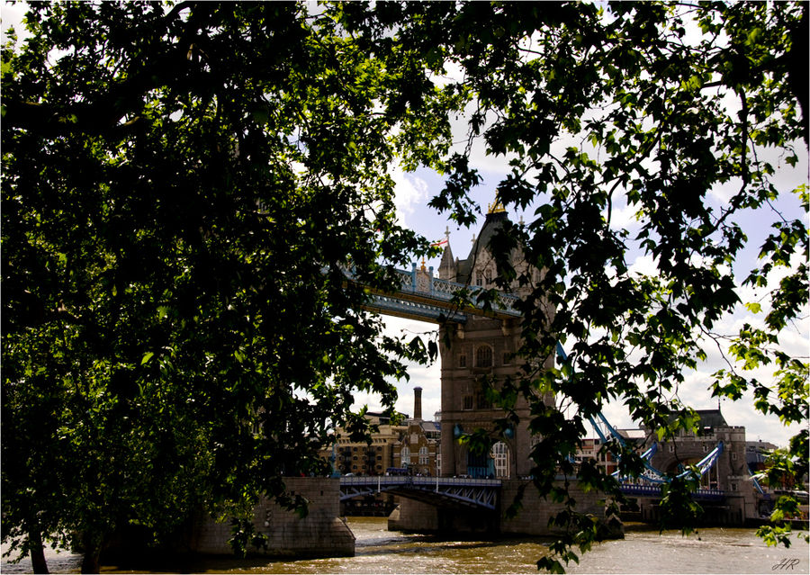 Die Tower Bridge aus der Sicht des Tower.