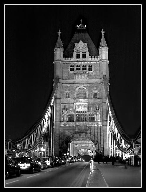 Die Tower Bridge in der Nacht