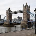 Die Tower Bridge vom St. Katharine Pier.