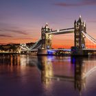 Die Towerbridge in London kurz nach Sonnenuntergang