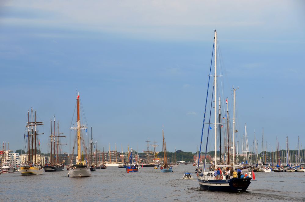 Die Traditionssegler laufen aus Rostock aus