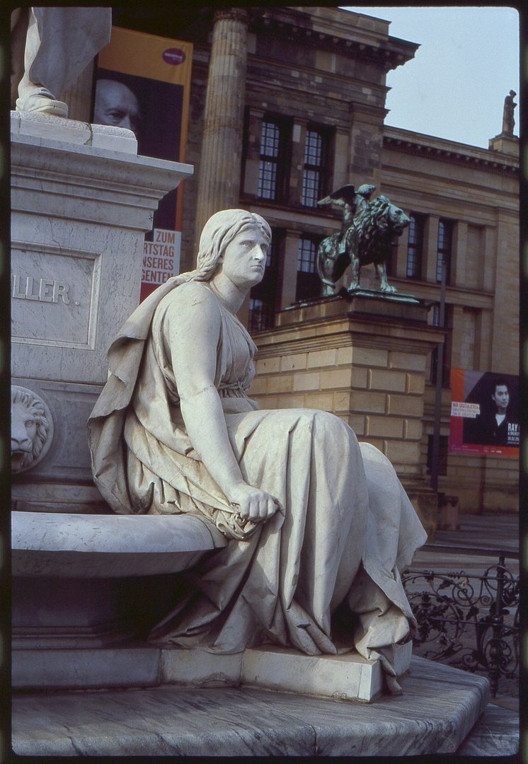 Die Tragödie betrachtet das Drama auf dem Gendarmenmarkt.