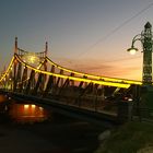 Die Traian-Brücke in Arad / Rumänien in der Abenddämmerung