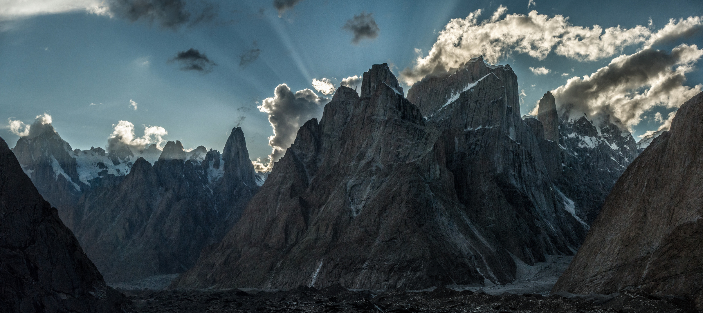 Die Trango-Türme im Abendlicht