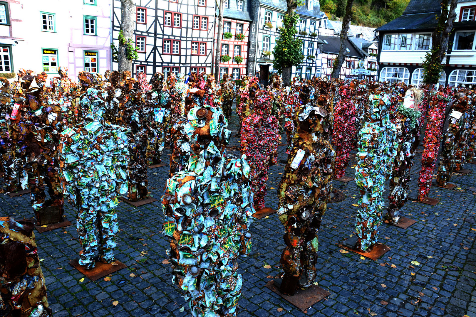 Die Trash People von H.A.Schult in Monschau 2013