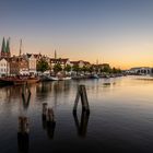 Die Trave in Lübeck zum Sonnenuntergang 