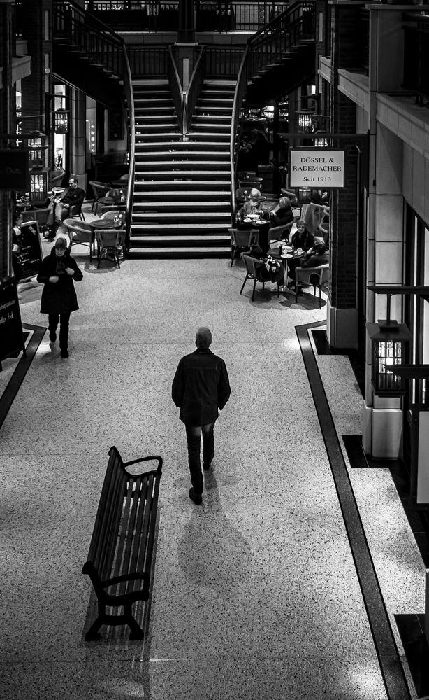 Die Treppe Foto & Bild | architektur, streetfotografie mit menschen