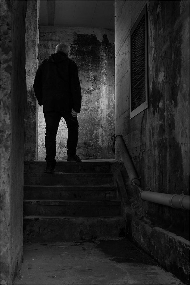 die Treppe im Keller Foto & Bild | architektur, erwachsene, treppen und