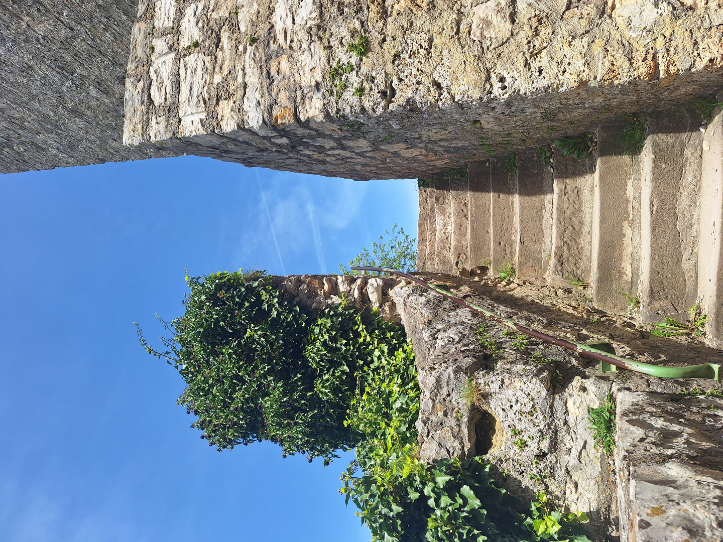 Die Treppe ins Blaue