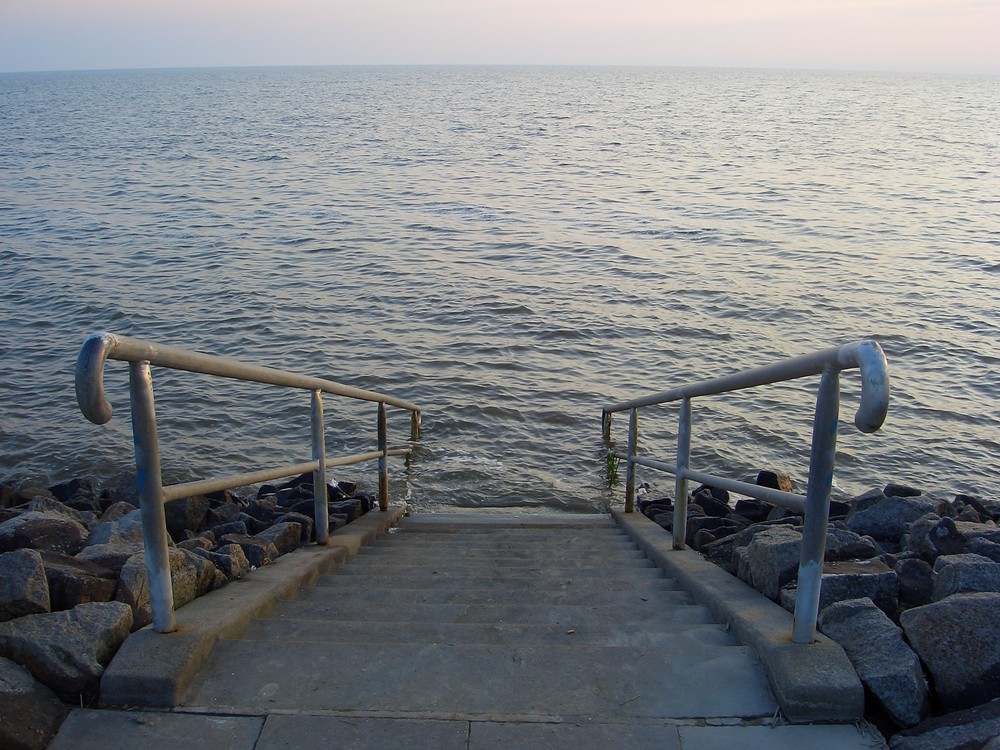 Die Treppe ins Meer...