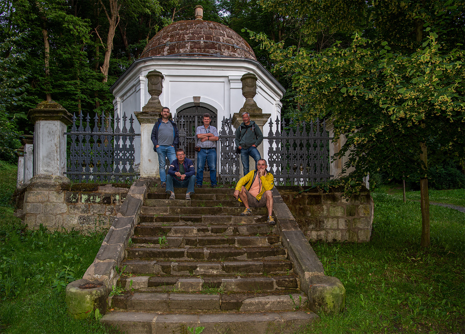 Die Treppe vor dem Mausoleum...