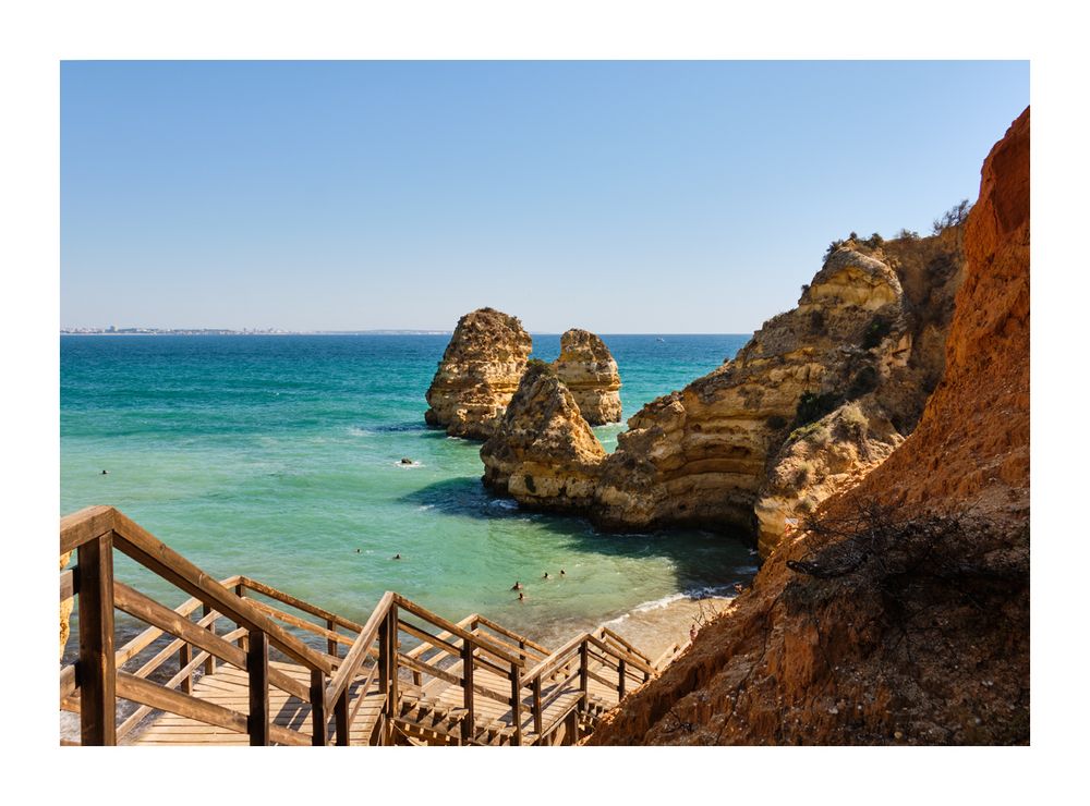 Die Treppe zum Praia do Camilo