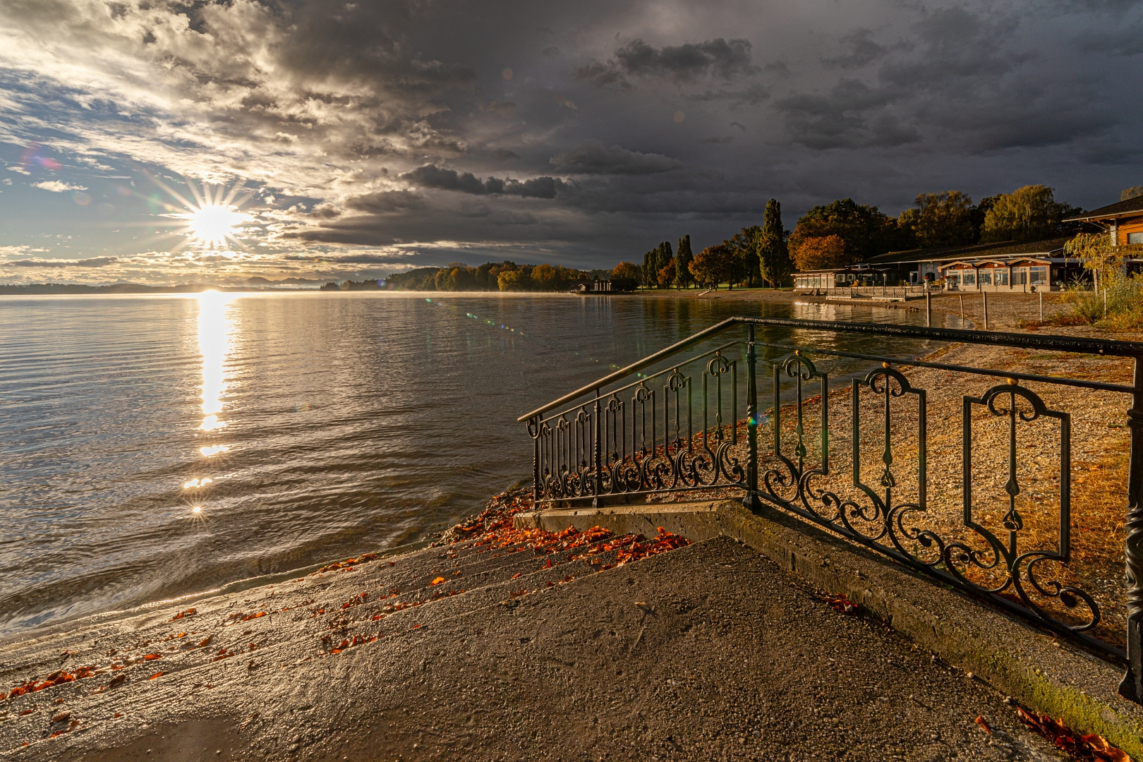 Die Treppe zum See