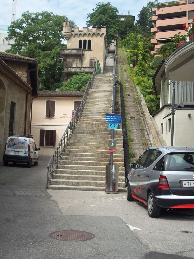 Die Treppe zur Altstadt in Lugano