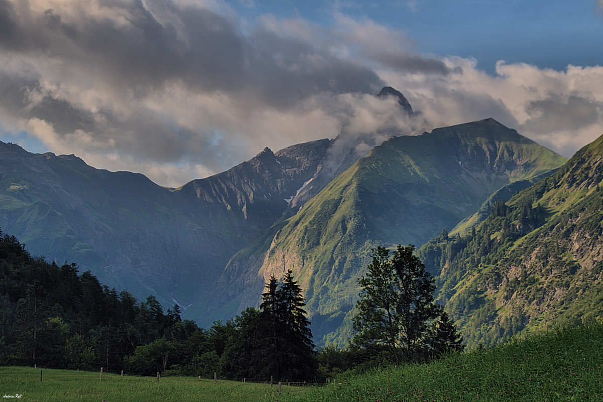 Die Trettachspitze im Wolkenkleid