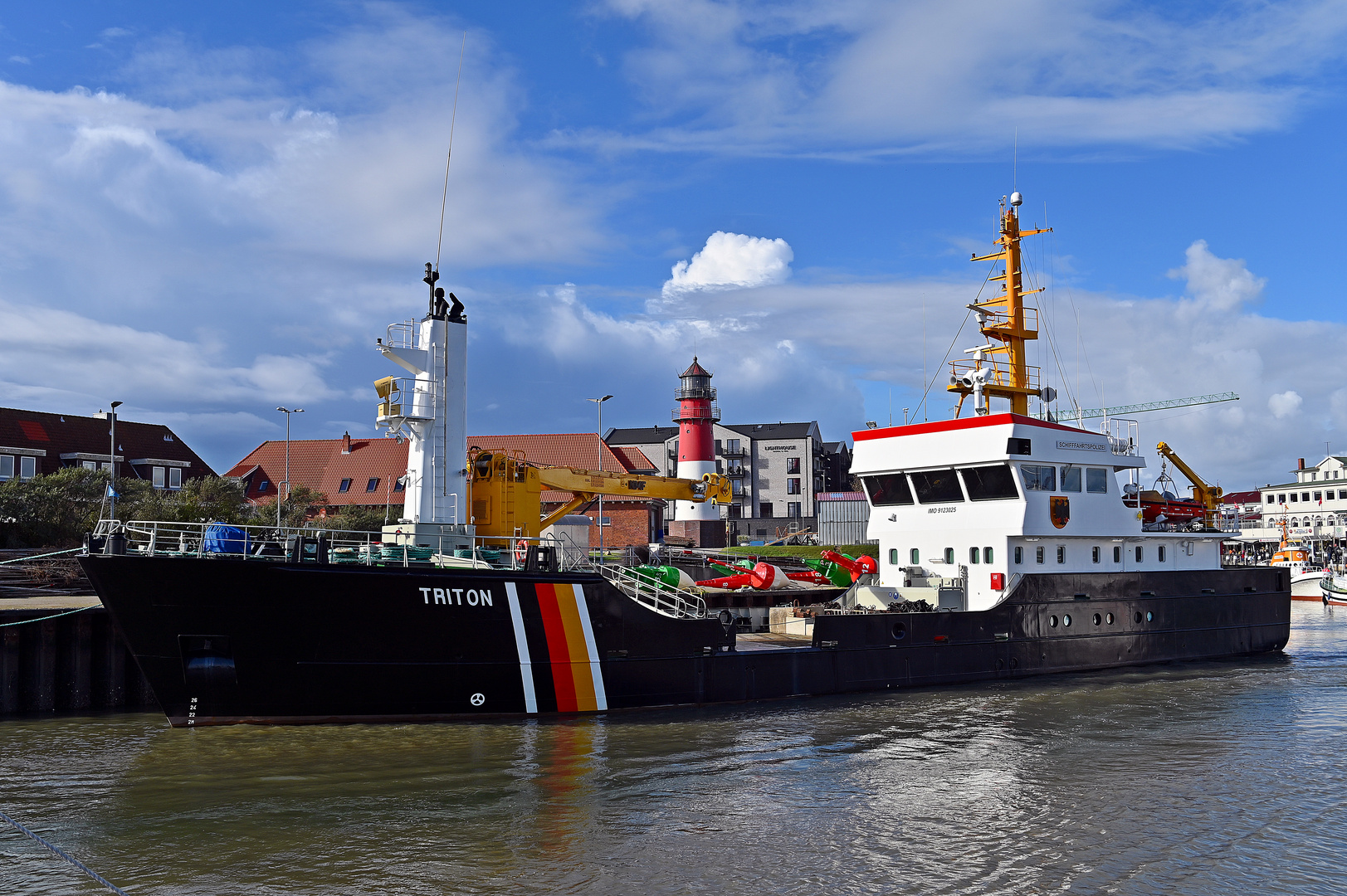 Die TRITON im Hafen von Büsum