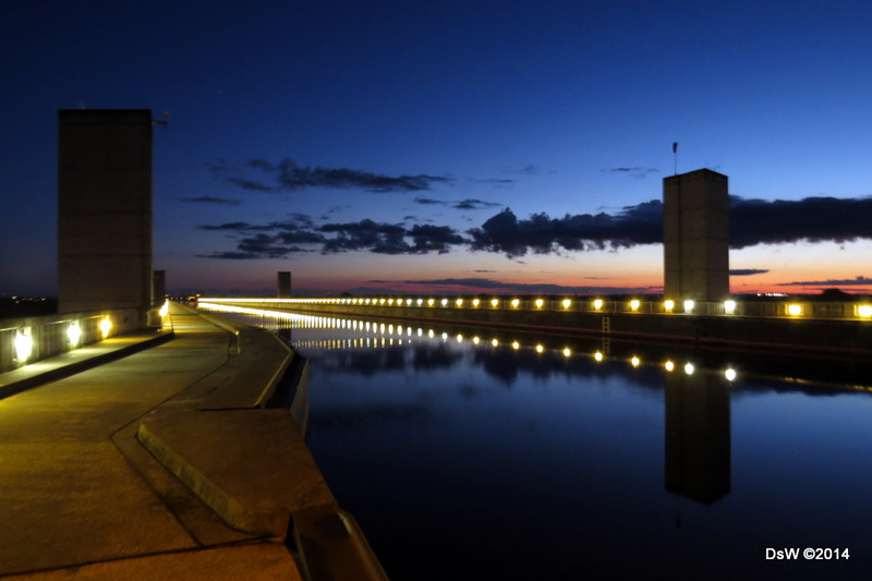 Die Trogbrücke bei Nacht