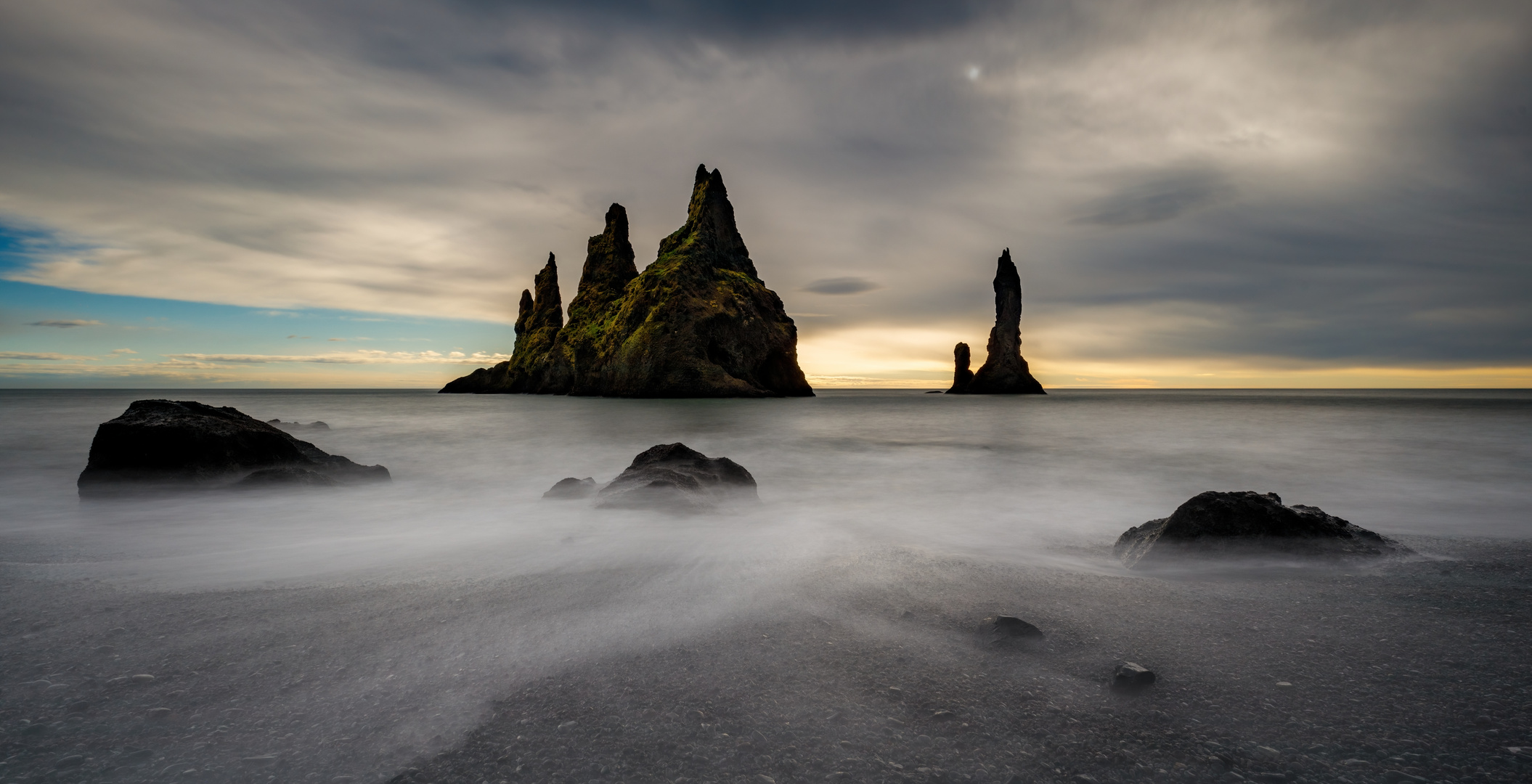 Die Trolle von Reynisdrangar