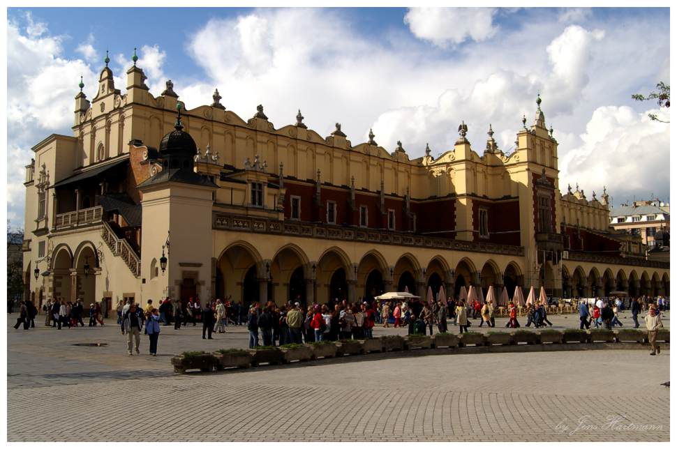 Die Tuchhallen auf dem Rynek