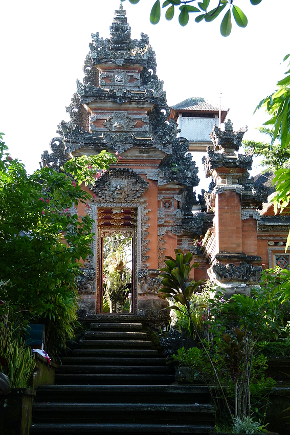 ..die Tür zum Saraswati Tempel...