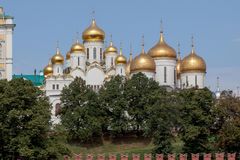 Die Türme der Kathedralen im Kreml