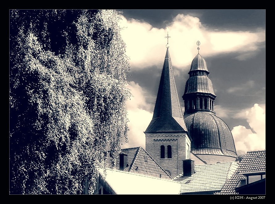 die Türme der Pfarrkirche Sankt Martinus in Haren (Ems)