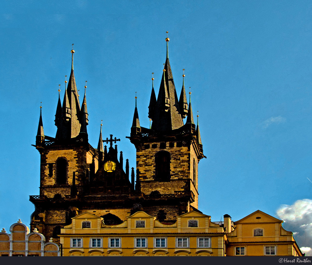 Die Türme der Teynkirche in Prag