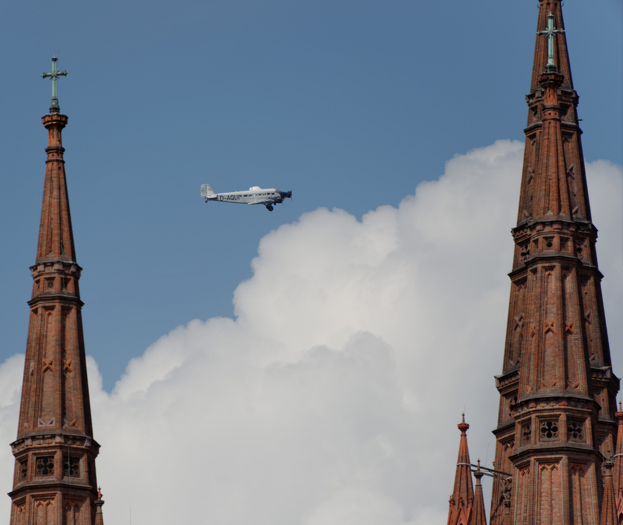 Die Türme der Wiesbadener Marktkirche...