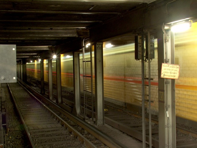 Die U-Bahn vom Bahnhof Zoo