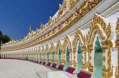 ...die U Min Thonze Pagode am Sagaing Hügel...