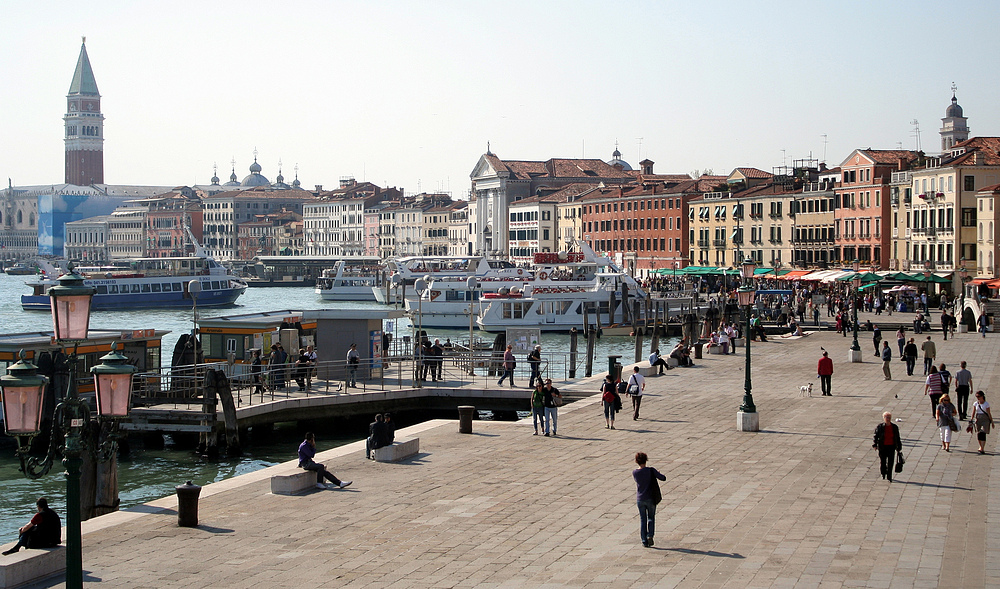 Die Uferpromenade am Bacino San Marco