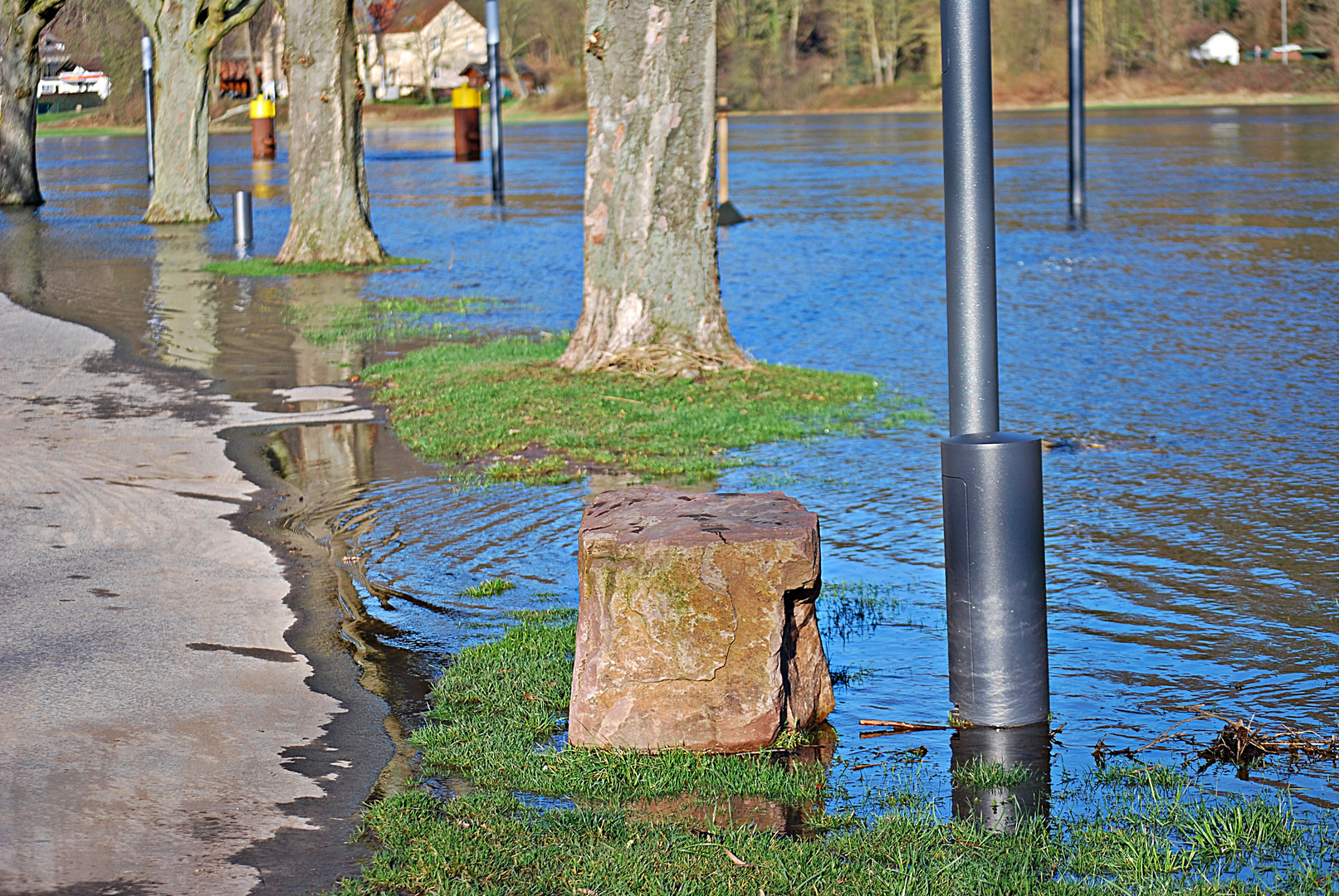 die Uferpromenade...