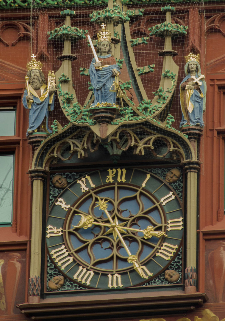 Die Uhr am Rathaus von Basel