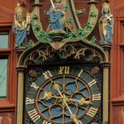 Die Uhr am Rathaus von Basel