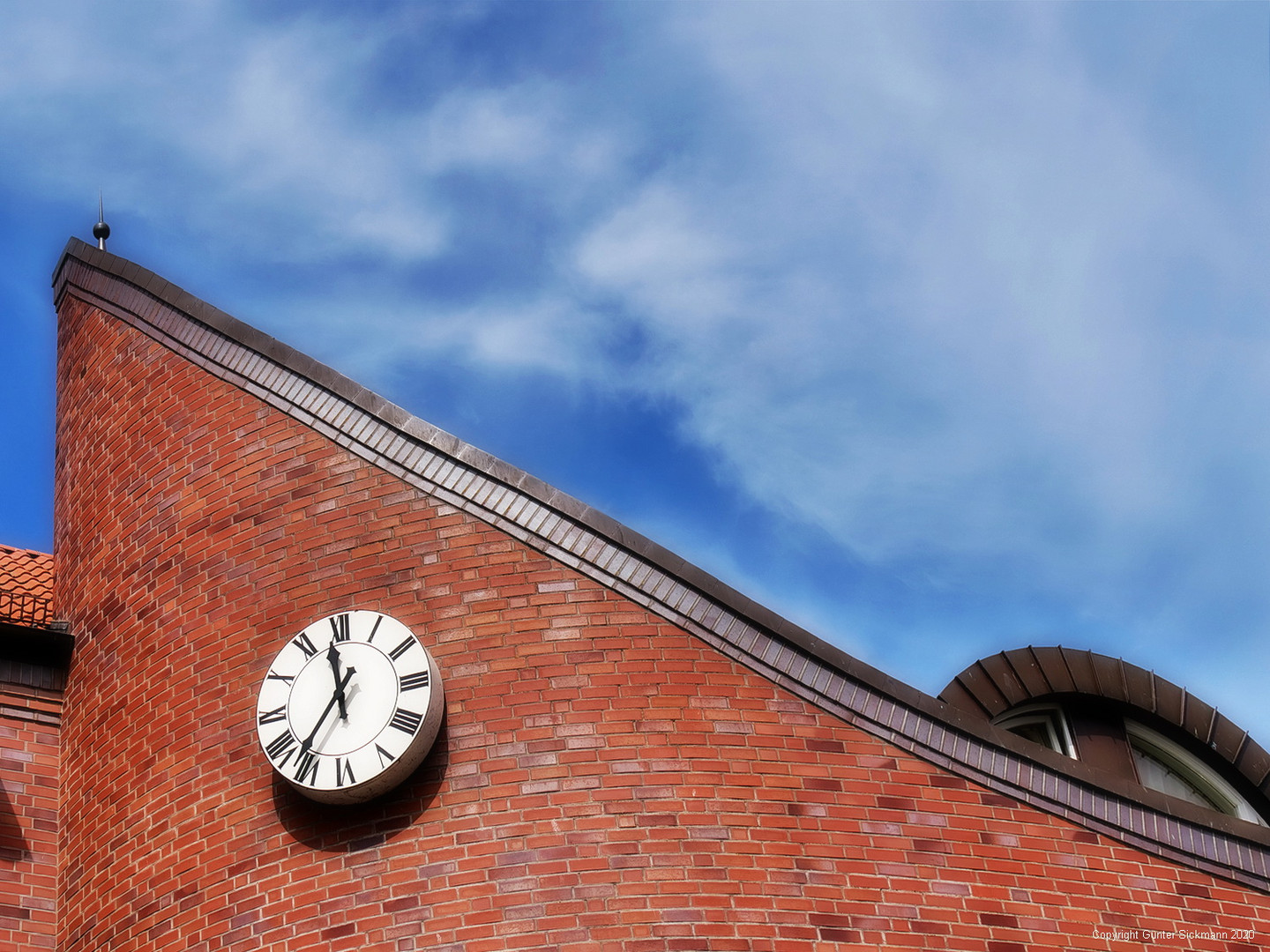 Die Uhr tickt.