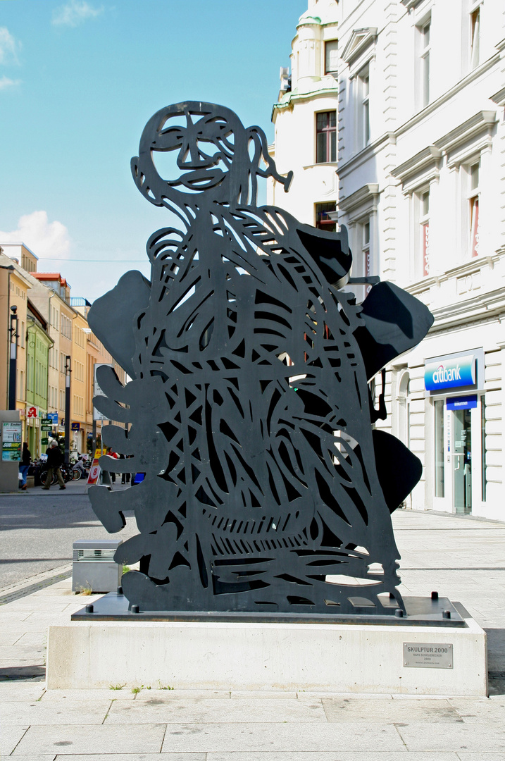 Die umstrittene Skulptur 2000 in der Fußgängerzone von Cottbus