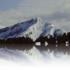 Die unglaubliche Spiegelung am Rande des Berges