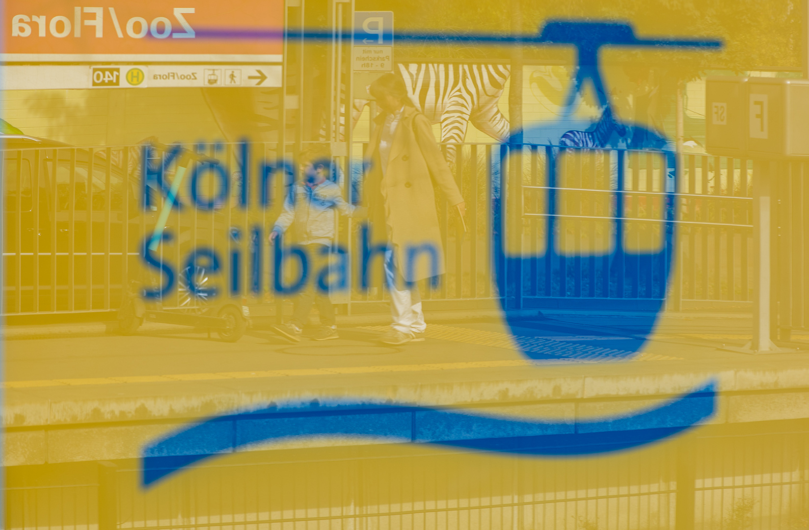 Die unscharfe Seilbahn zum Spiegeltag