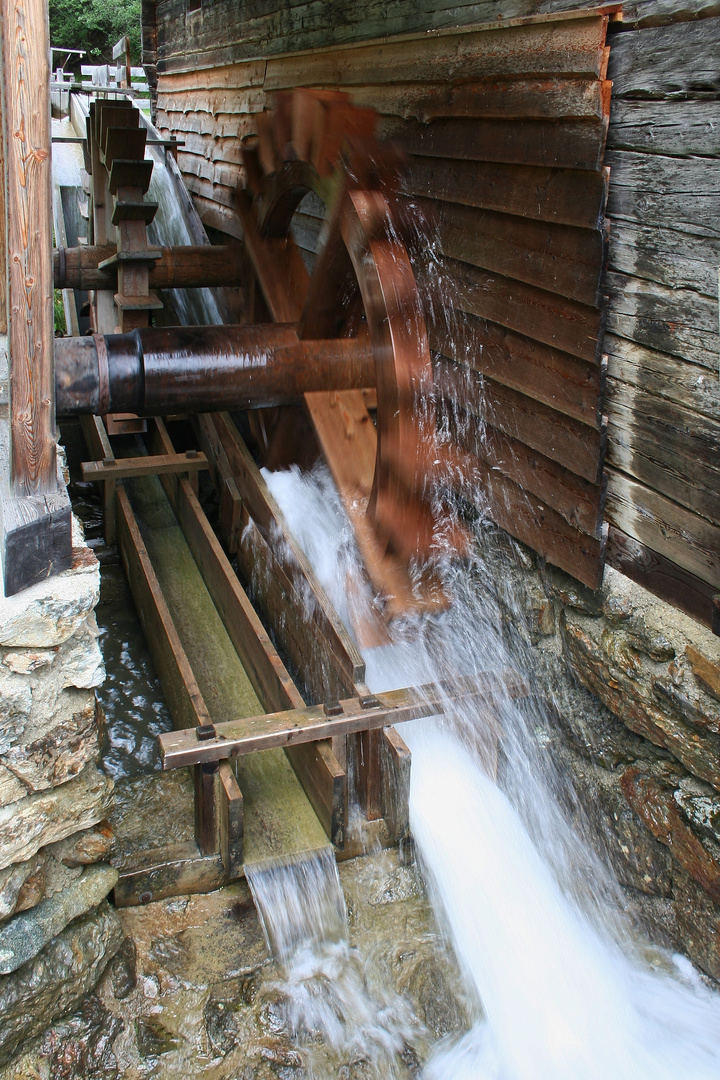 Die unterschlächtigen Wasserräder der Wurzermühle (IMG_7281r_ji)