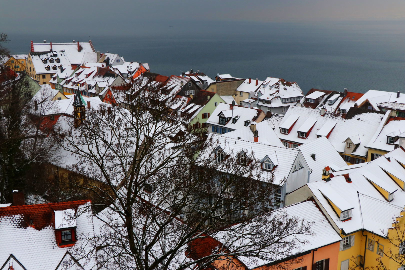 Die Unterstadt von Meersburg im Schnee