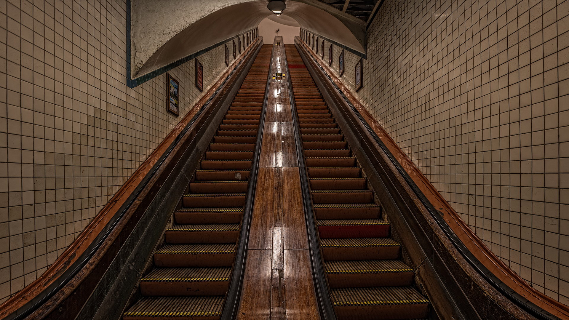 die Uralt-Rolltreppe des Sint-Annatunnel