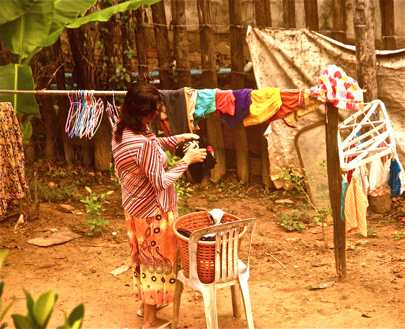 die uralte überlieferte tradition des wäschetrocknens, cambodia 2010