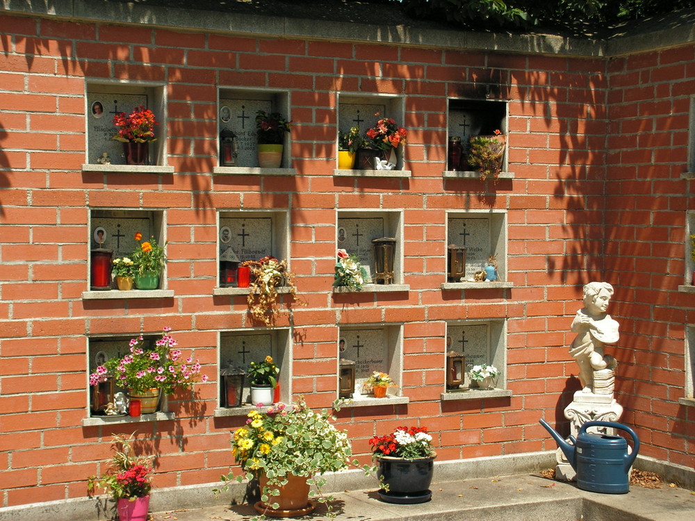 Die Urnenwand Foto & Bild architektur, friedhöfe, grabsteine Bilder auf