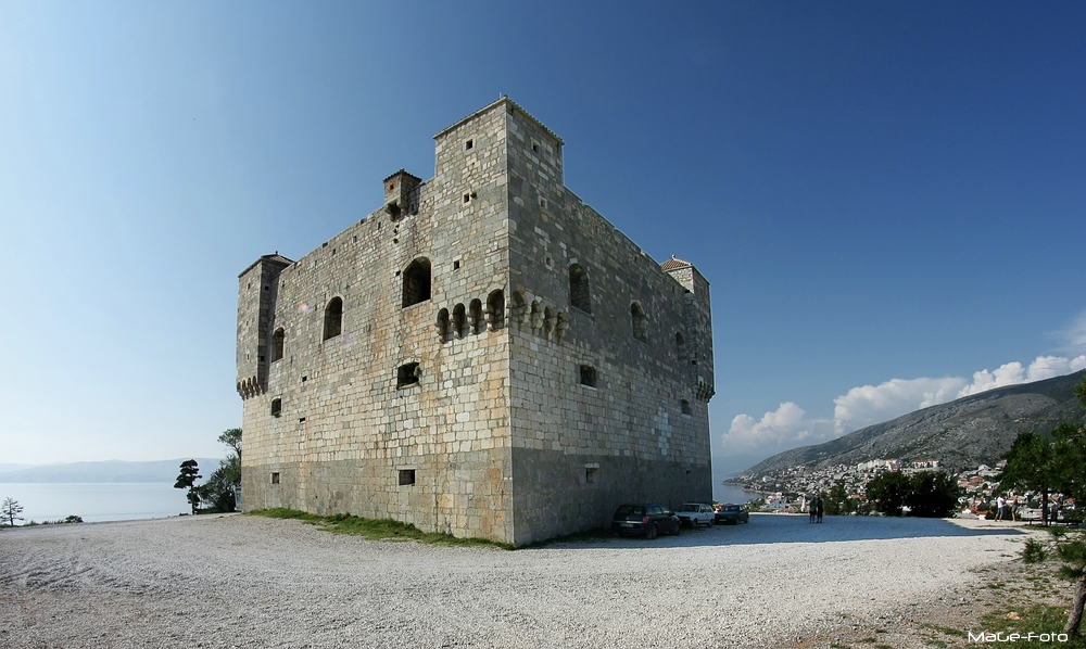 Die Uskokenburg Nehaj oberhalb von Senj