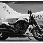                  Die V-Rod & die Cessna