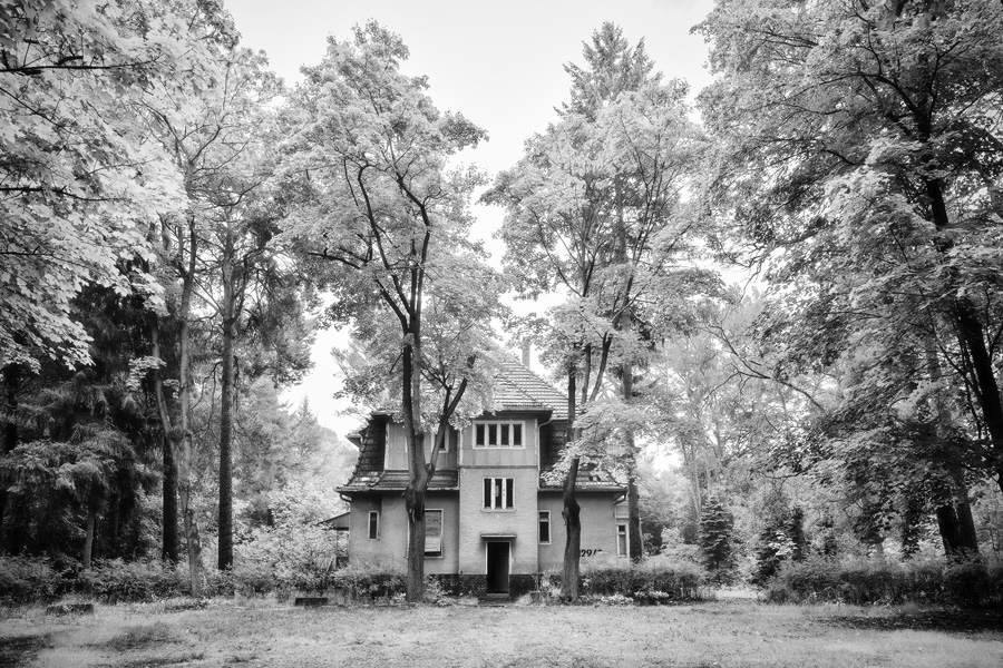 Die verlassene Villa im Wald